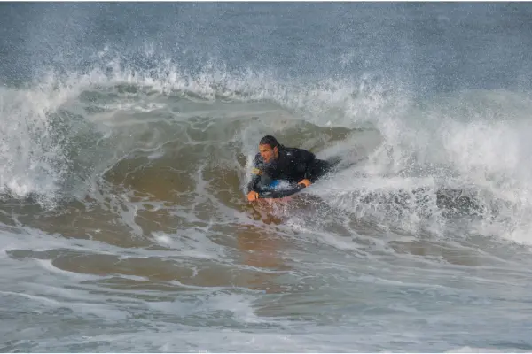 Feiras de Equipamentos Sustentáveis para Surf: Exposições de Pranchas e Acessórios Ecológicos